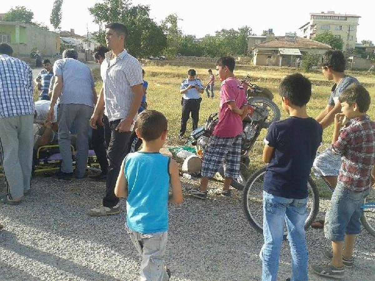 Otomobil ile Sepetli Motosiklet Çarpıştı: 2 Yaralı