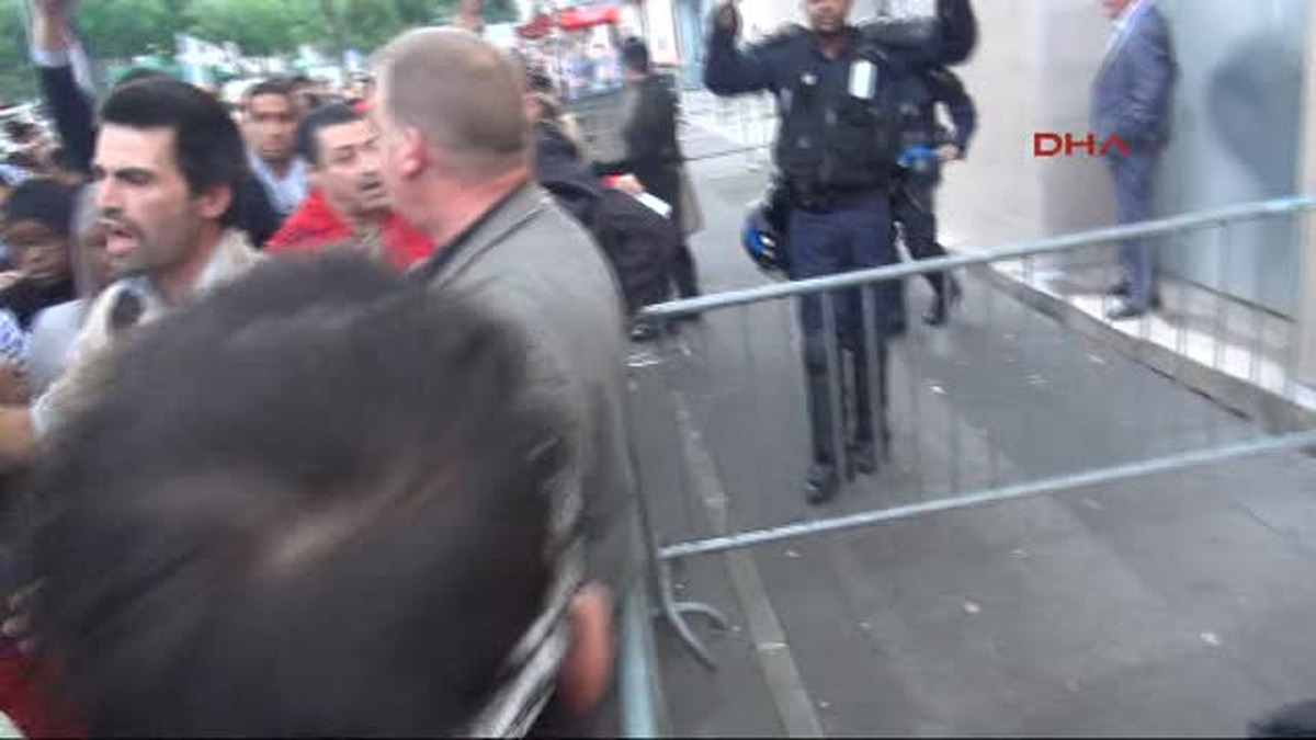 Paris\'te İftar Öncesi İsrail Protestosu