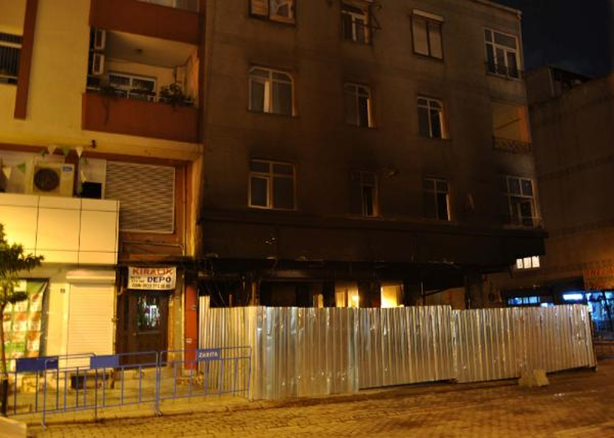 Patlamanın Meydana Geldiği Bina Demir Bariyerlerle Kapatıldı