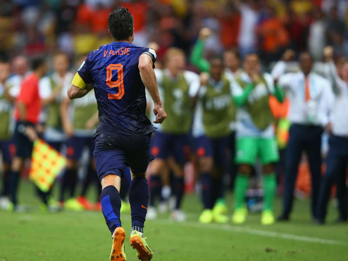 Persie, Hooijdonk\'a Patladı!