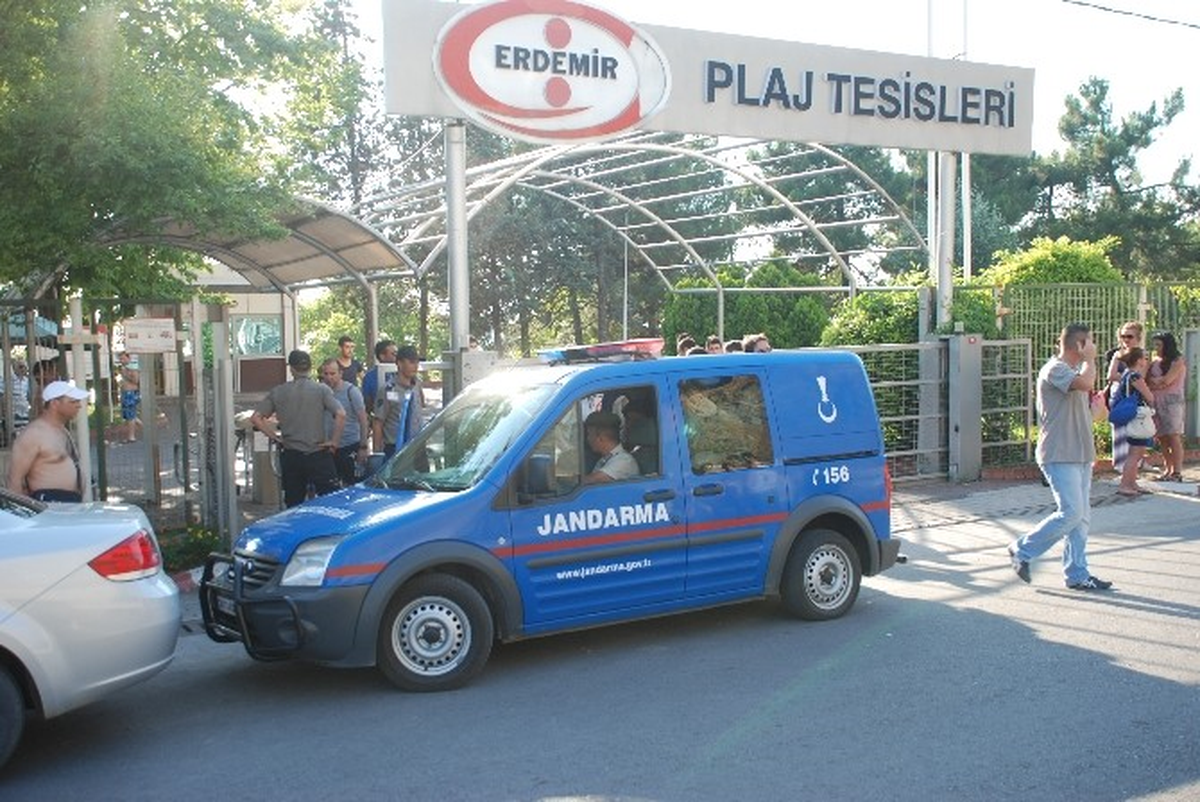 Plajdaki Tacizciyi Linç Edilmekten Jandarma Kurtardı