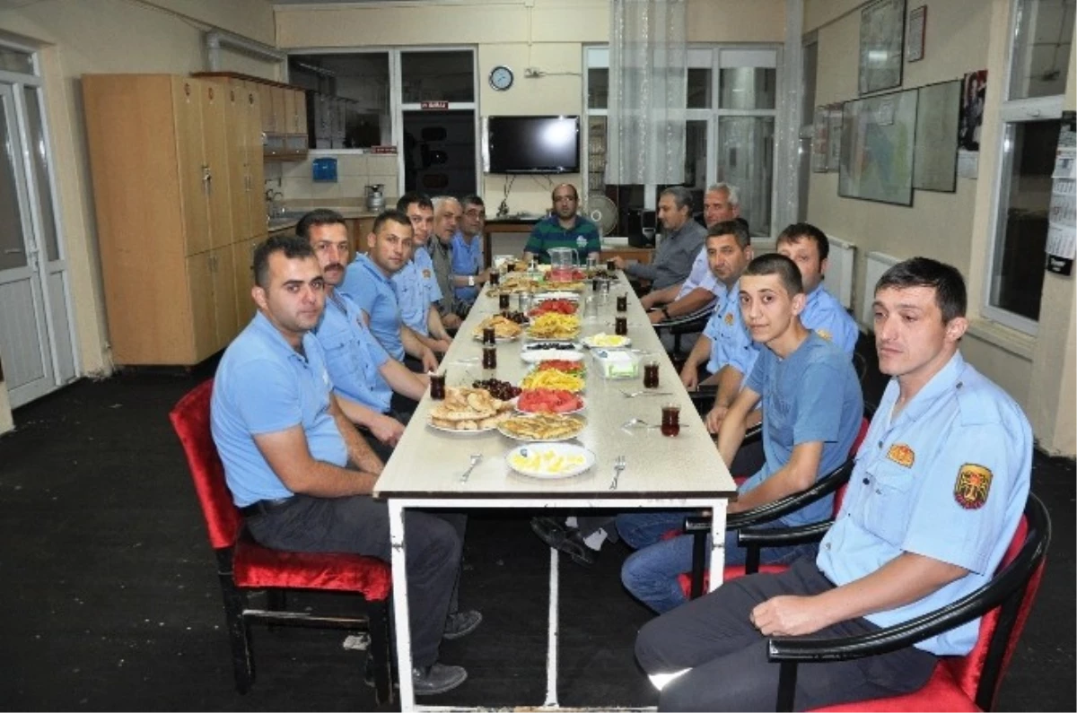 Sandıklı Belediye Başkanı Çöl, Sahurda İtfaiyecilerle Buluştu