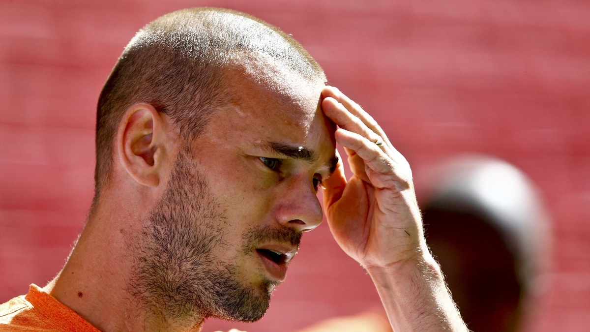 Sneijder Maç Öncesinde Sakatlandı