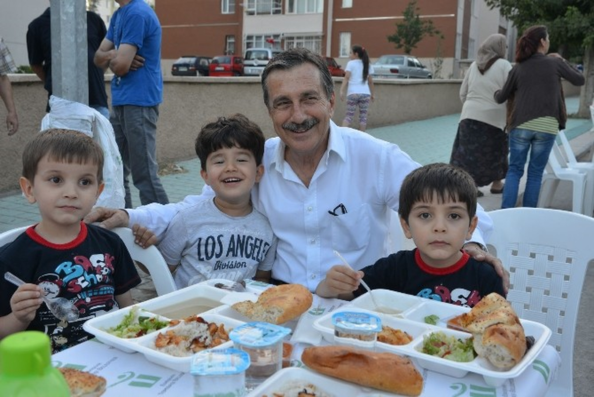 Tepebaşı Belediyesi\'nin Mahalle İftarları