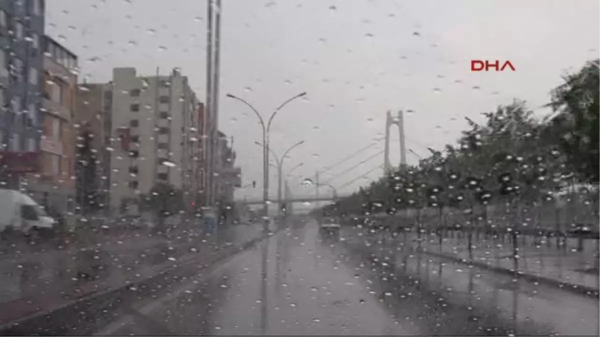 Yarım Saatlik Yağmur İzmit\'i Felç Etti