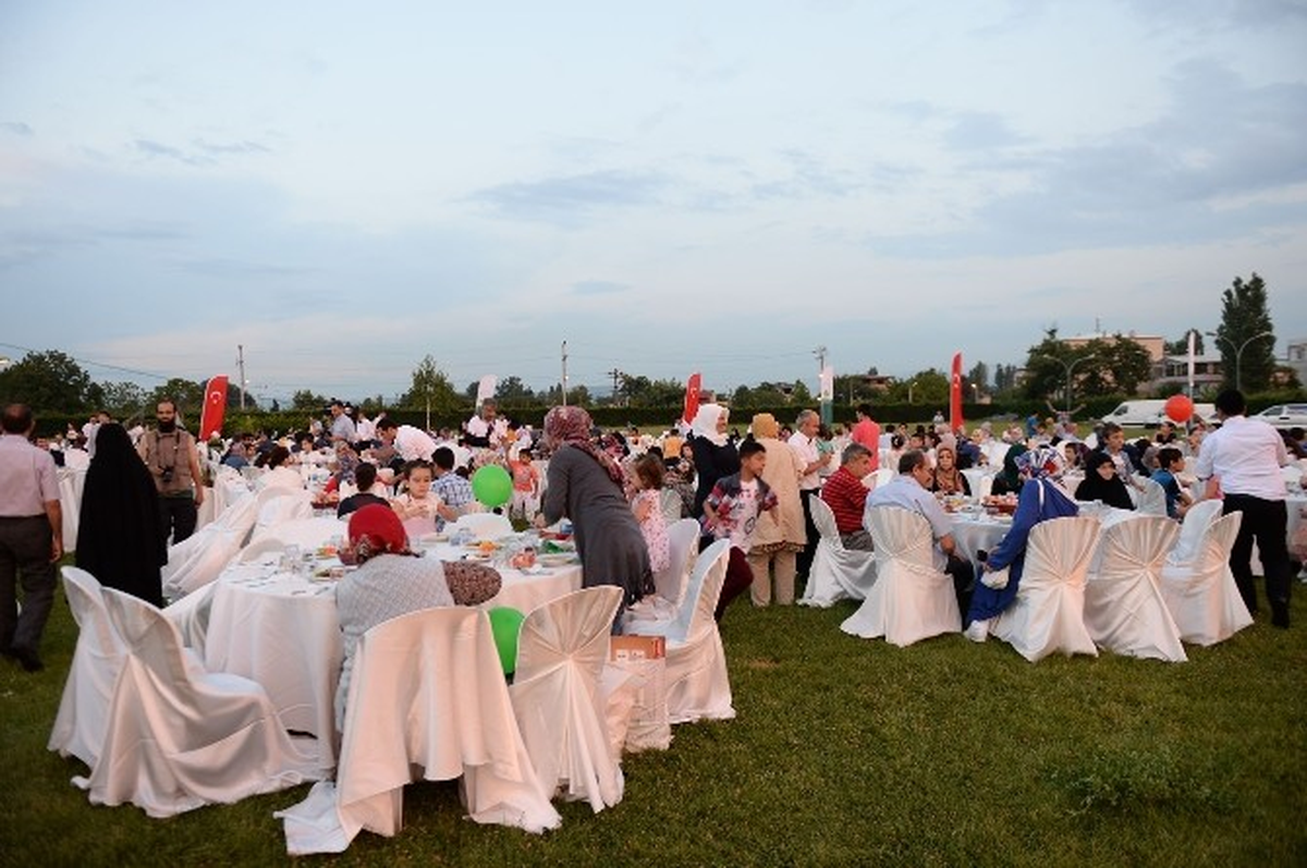 Yetim Çocuklar, Sukaypark\'taki İftarda Biraraya Geldi