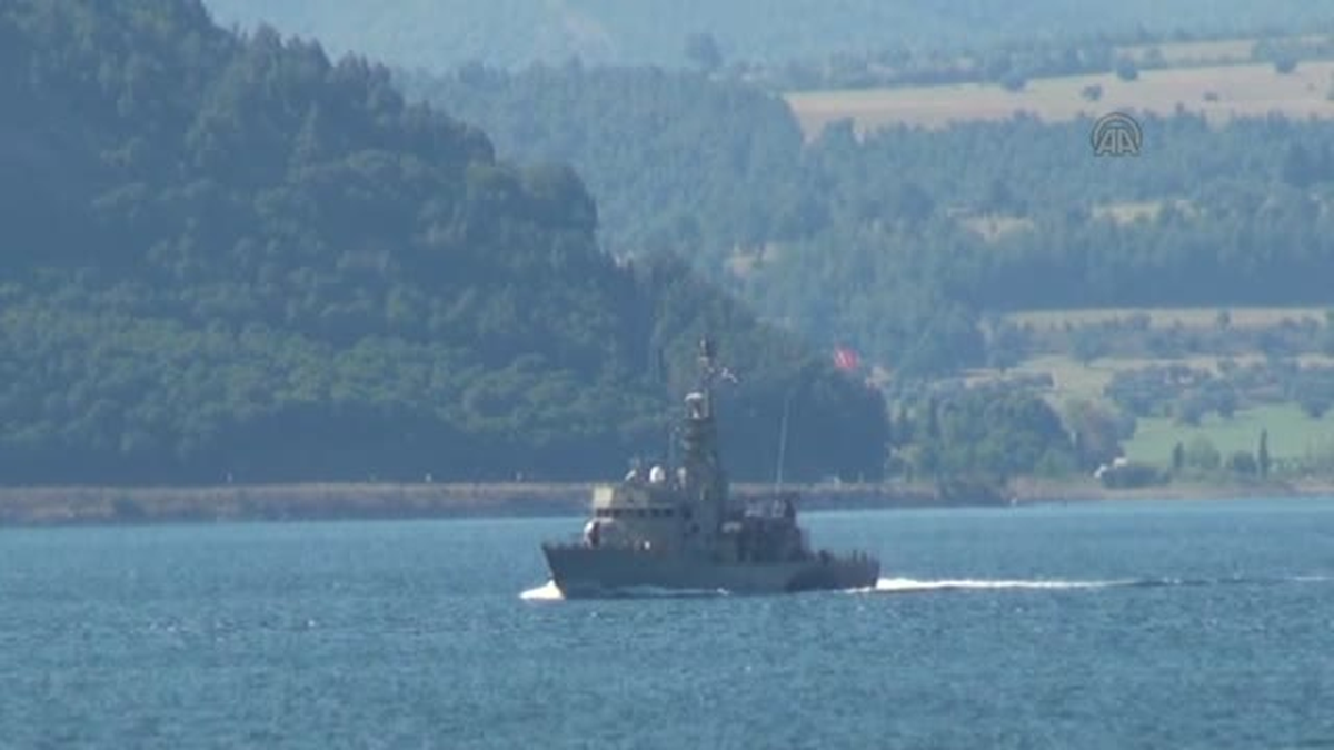 Yunan donanmasına ait gemi Çanakkale Boğazı\'ndan geçti -