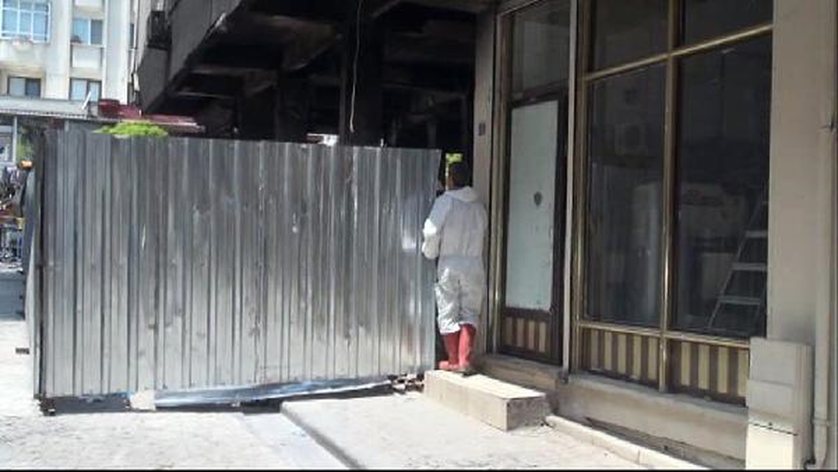 Zeytinburnu\'nda Patlama Nedenıyle Harabeye Dönen Binada İnceleme Sürüyor