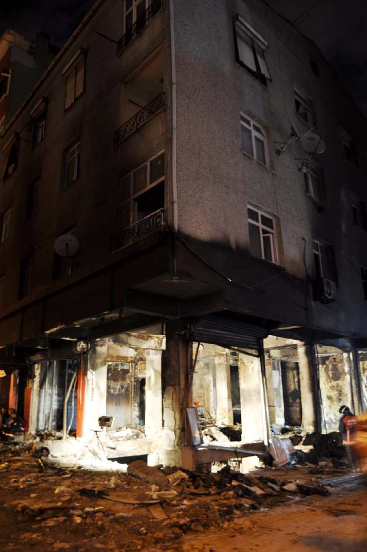 Zeytinburnu\'ndaki Patlama: 3 Ölü, 8 Yaralı
