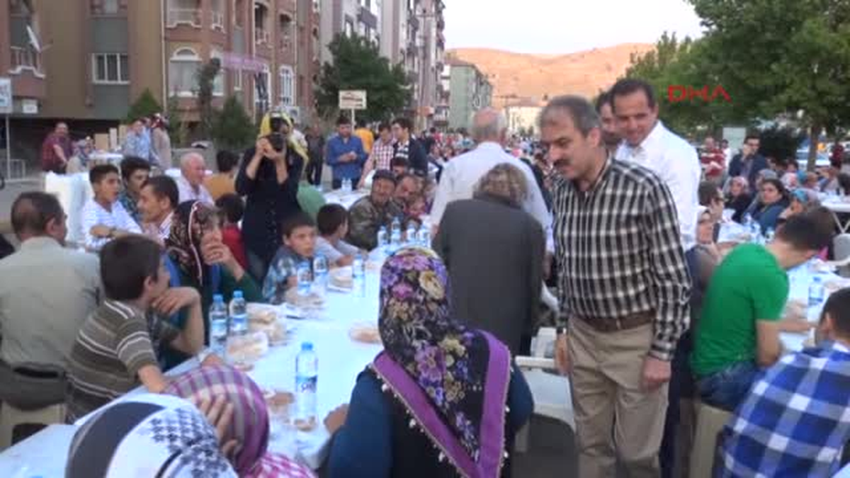 75 Bin Nüfuslu Çankırı\'da 9 Bin Kişi Aynı İftar Sofrasında Buluştu
