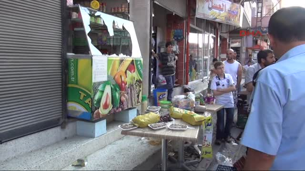 Adana\'da Satırlı Maskeli Grup, Suriyelilerin İşyerlerini Bastı
