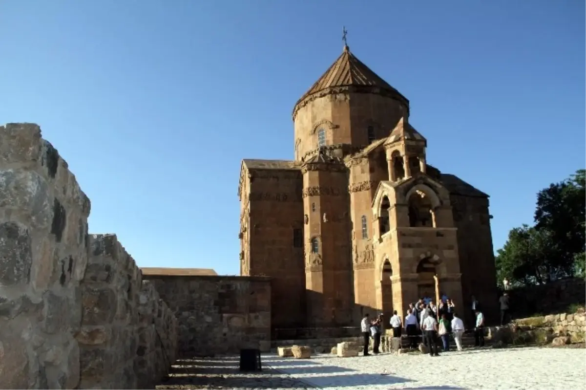 Akdamar Kilisesi Hristiyan Türkler Tarafından Yapılmıştır'