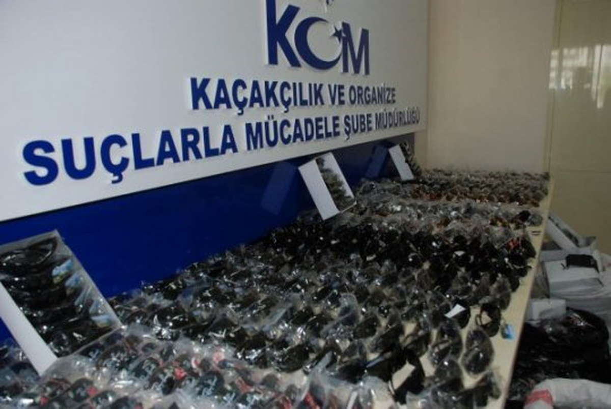Alanya\'da 6 Bin 468 Kaçak Güneş Gözlüğü Ele Geçirildi