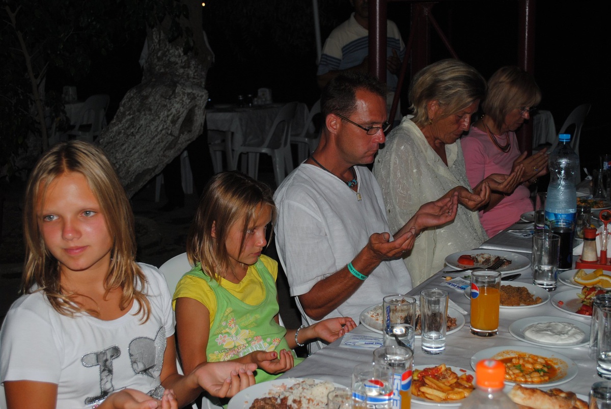 Antalya\'da Yerleşik Yabancı Müslümanlara İftar