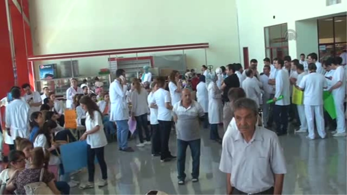 Kahramanmaraş\'ta Asistan Hekimler İş Bıraktı