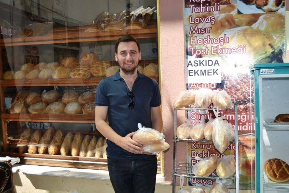 Ayvalık\'ta Askı\'da Ekmek ve Pide Uygulaması
