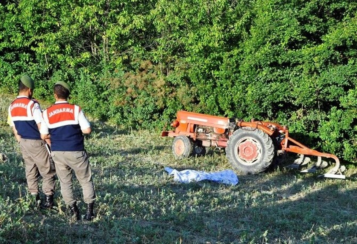 Traktörün Altında Kalan Çiftçi Öldü