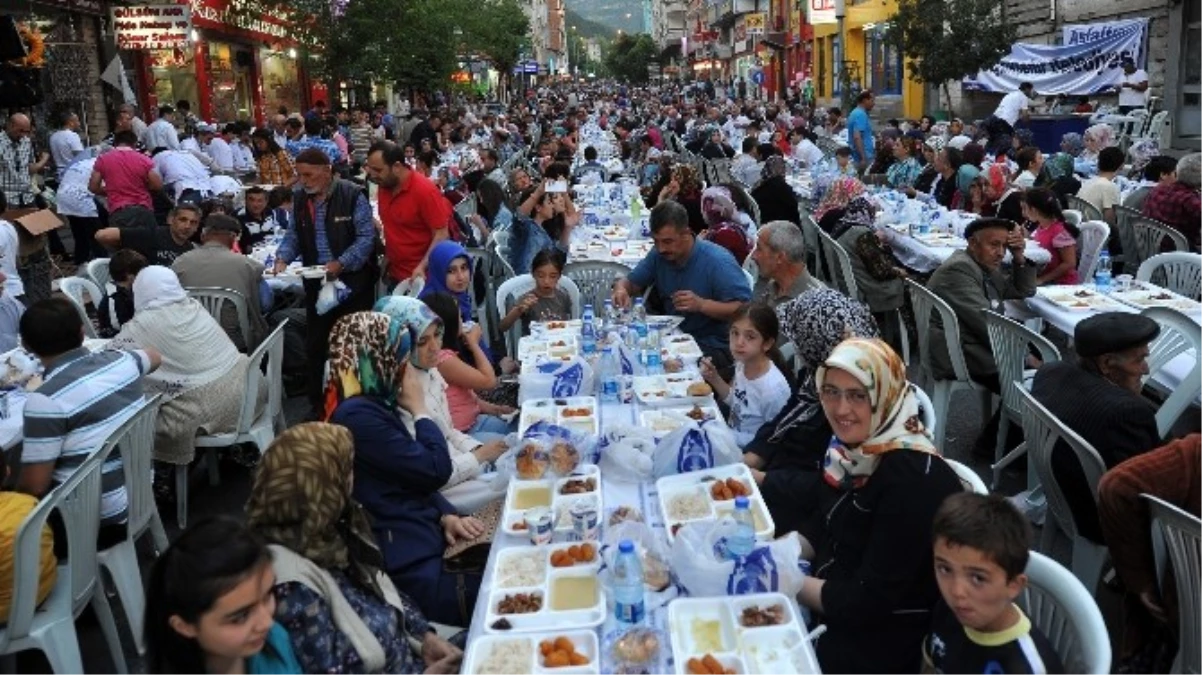 Başkan Gökçek Kızılcahamam\'da İftar Yaptı