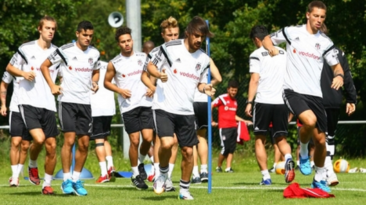 Beşiktaş, İngiltere\'de İlk Antrenmanını Yaptı