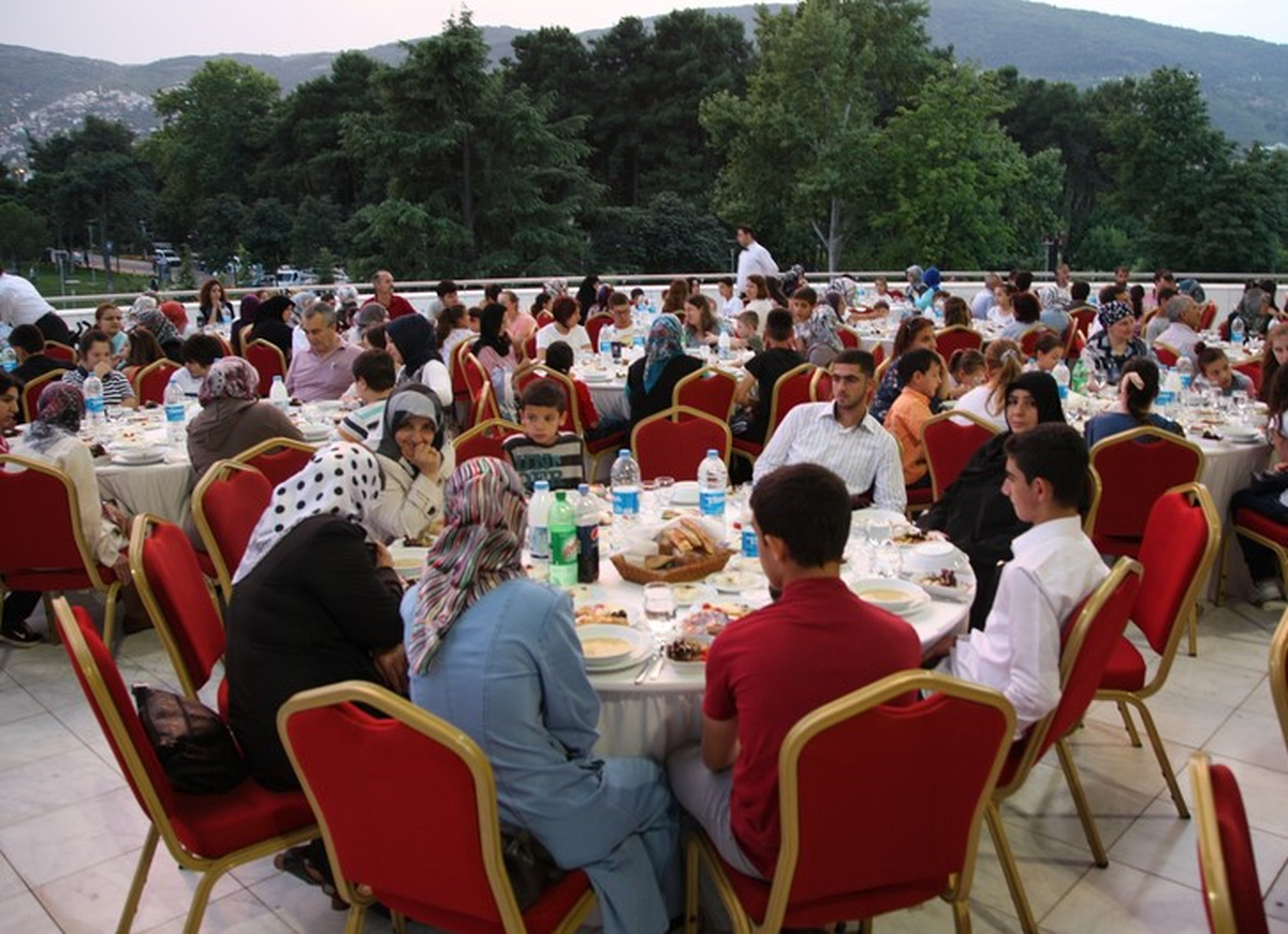 Bursalı Yetimler Büyükşehir\'in Kardeşlik İftarında Buluştu