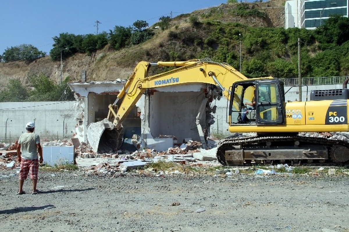 Canik Balıkçı Barınağı\'ndaki Kulübeler Yıkıldı