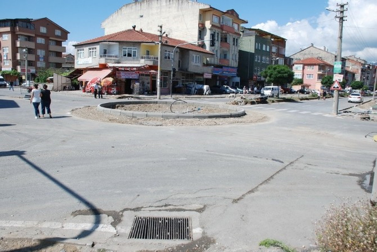 Çaycuma'da Kavşak Çalışmaları Devam Ediyor