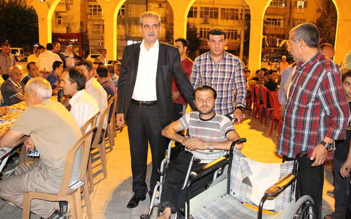 Demirkol\'dan Engelli Suriyeliye Sürpriz