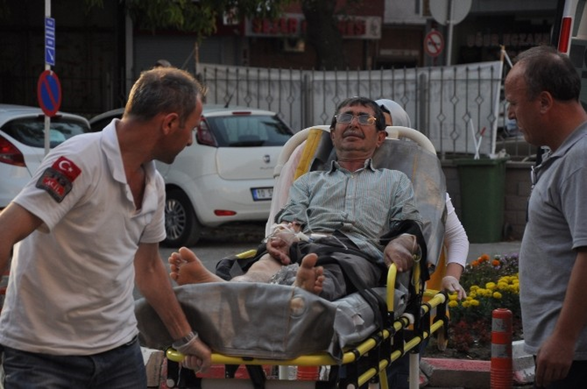 Devrilen Traktörden Atlayıp Şans Eseri Kurtuldu