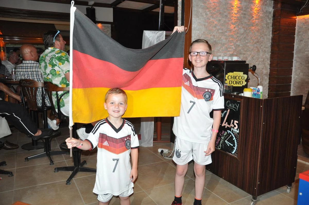 Didim\'de Alman Turistlerin Dünya Kupası Sevinci