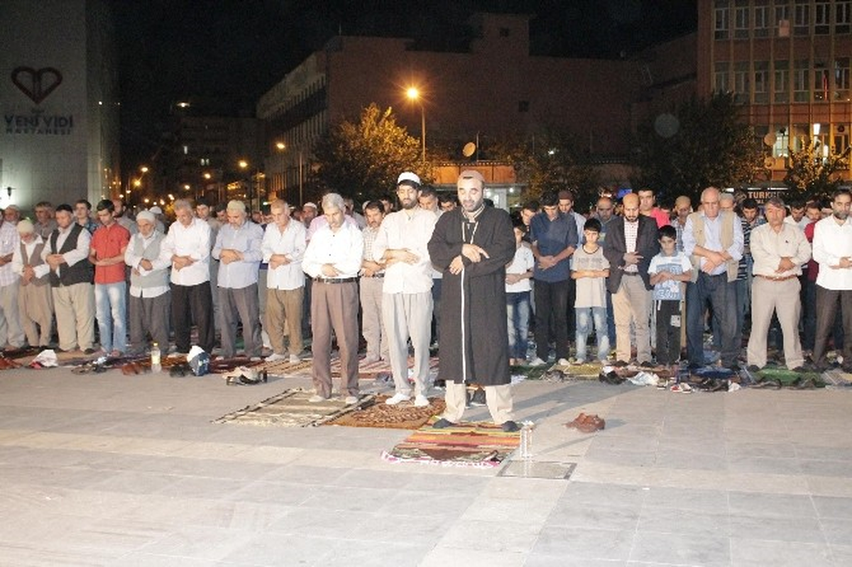 Diyarbakır\'da Gazze İçin Gıyabi Cenaze Namazı Kılındı