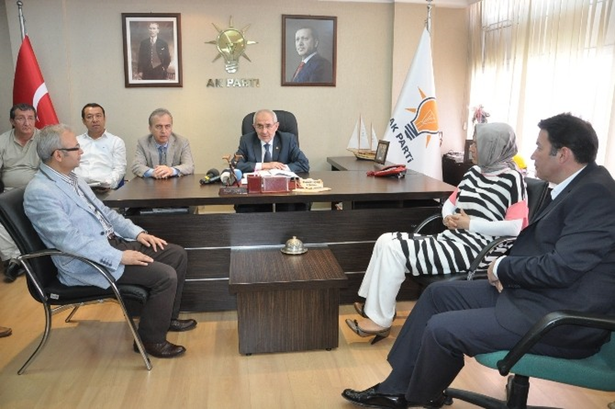 Ekrem Erdem: "Ak Parti\'nin Gündeminde Kimin Başbakan Olacağı Yok"