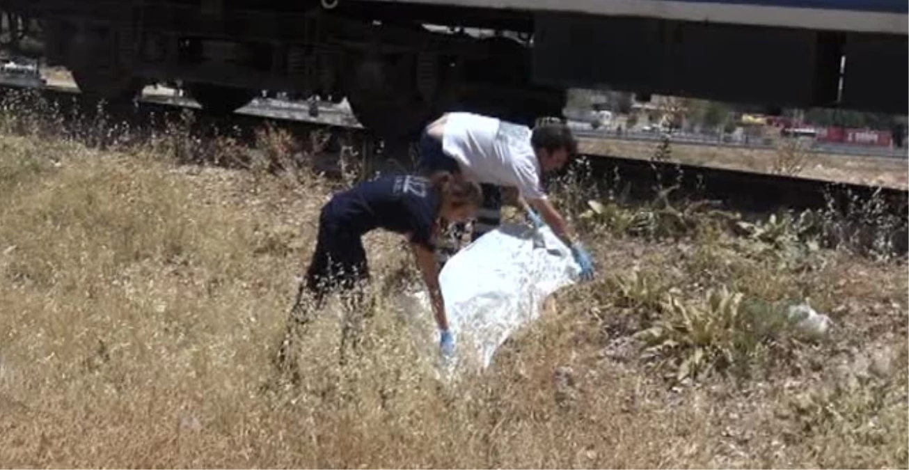 Gaziantep\'te 20 Yaşındaki Genç, Trenin Önüne Atlayarak İntihar Etti