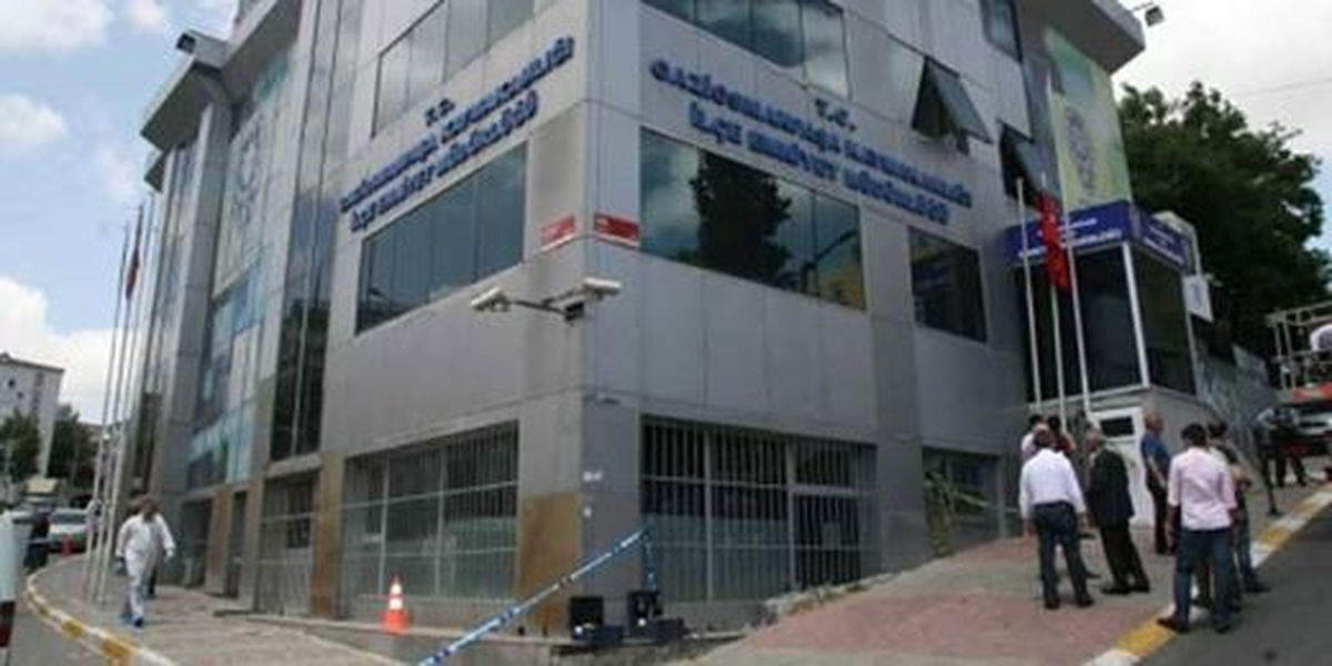 Gaziosmanpaşa\'daki Bayrak İndirme Olayı