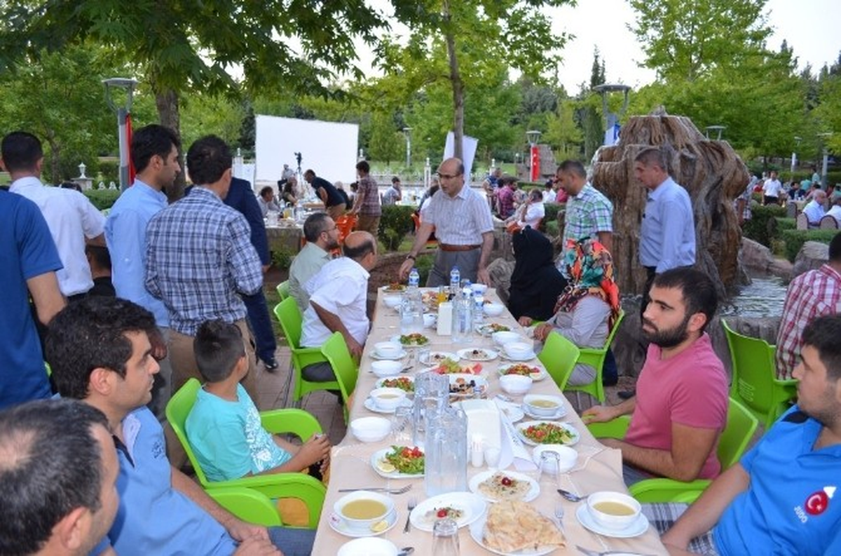 Gençler ve Spor Camiası Protokolle İftarda Buluştu