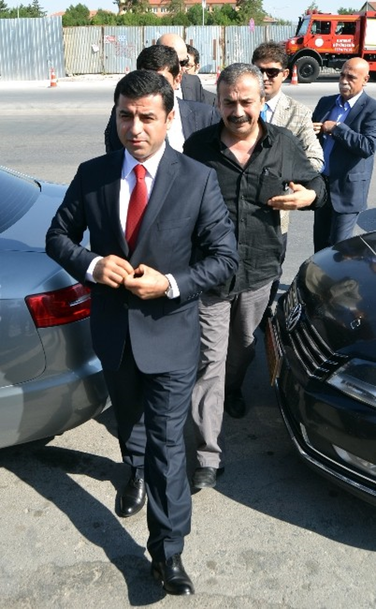 Hdp Eş Genel Başkanı ve Cumhurbaşkanı Adayı Selahattin Demirtaş Açıklaması
