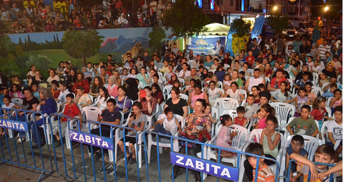 Hem Tiyatro Hem Müzik Dinletileri İzleyenlerden Tam Not Aldı