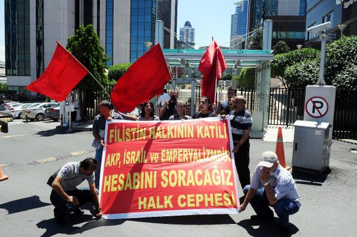 İsrail Başkonsolosluğu Önünde Boyalı Protesto