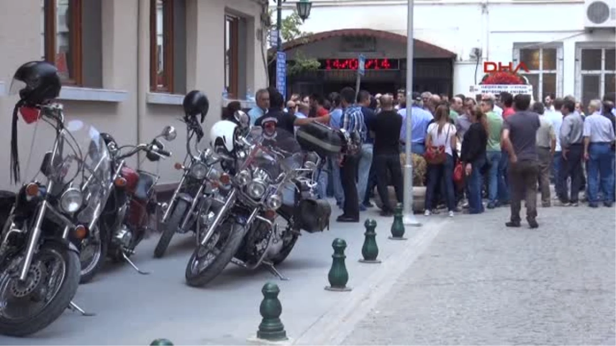 Kazada Ölen Motosiklet Tutkunu Kuaför Eskişehir\'de Toprağa Verildi