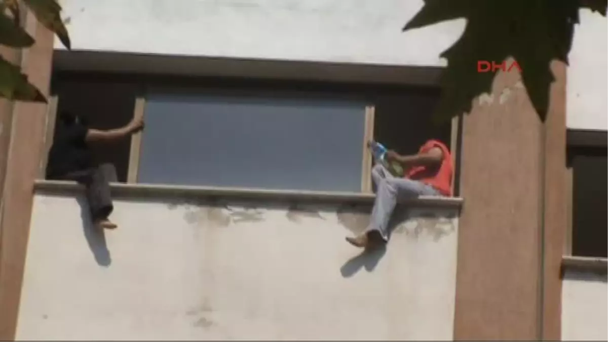 Salihli\'de Kocaları İşşiz Kalan İki Hamile Kadından İntihar Girişimi