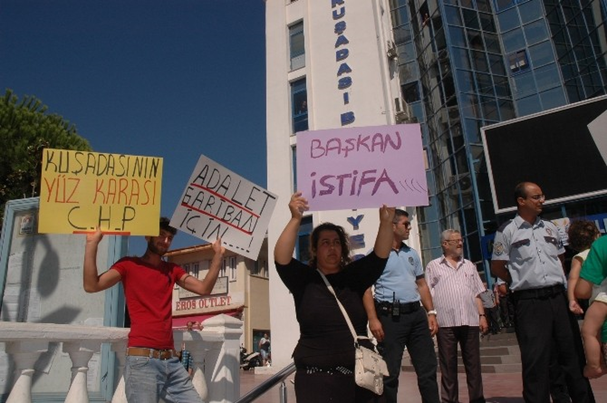 Kuşadası\'nda Olaylı Yıkım