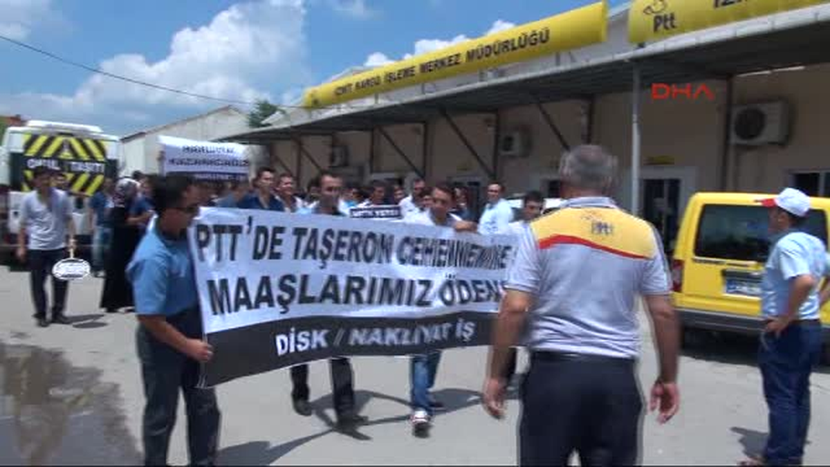 Maaşlarını Geç Alan PTT Taşeron İşçileri Protesto Yürüyüşü Yaptı