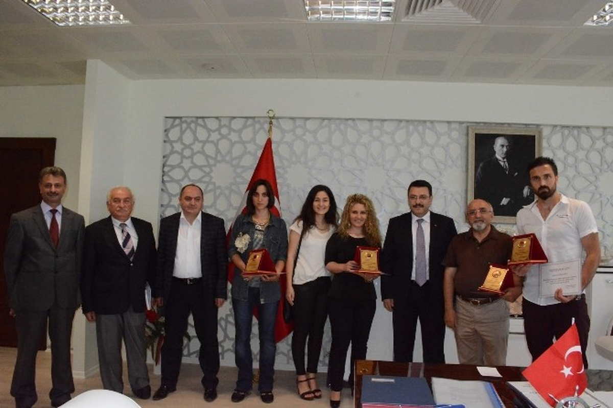 Ortahisar Belediyesi Logosunun Belirlenmesi İçin Düzenlenen Yarışmada Dereceye Girenlere Ödülleri...