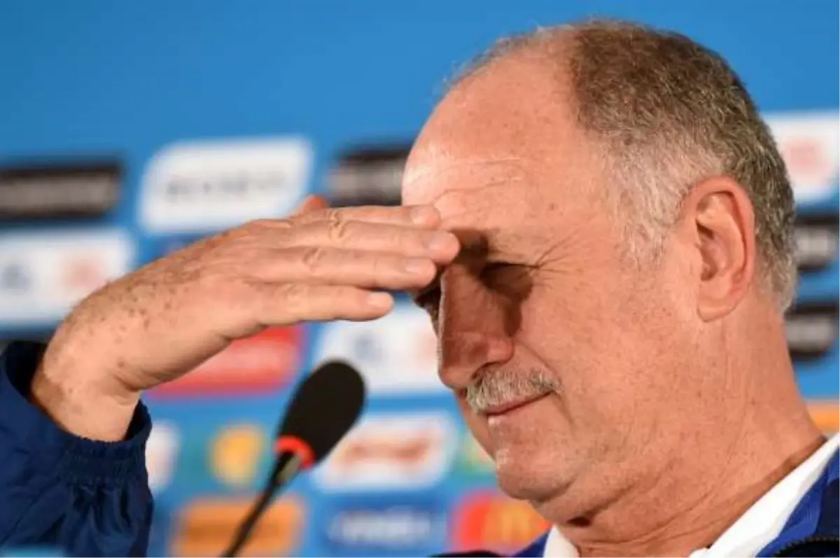 Scolari İstifa Etti