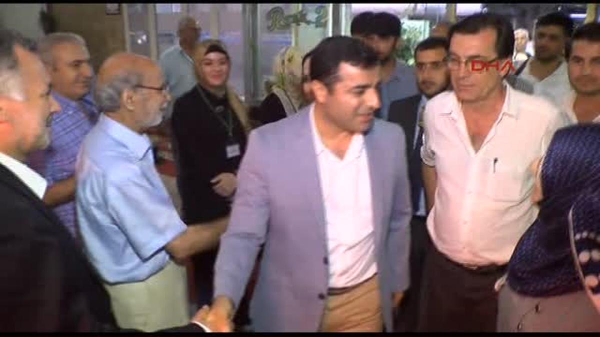 Selahattin Demirtaş, Fatih\'te İftara Katıldı