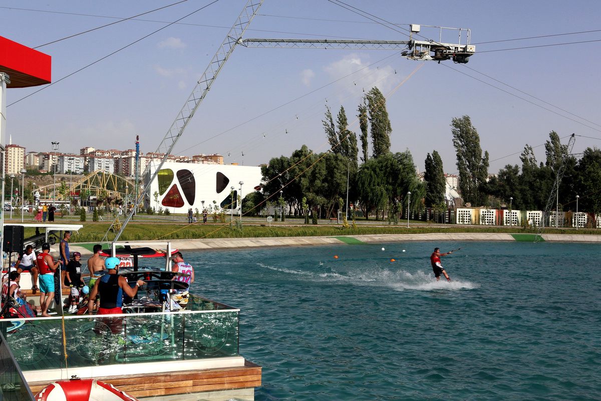 Kayseri\'de Su Kayağı Parkına Yoğun İlgi