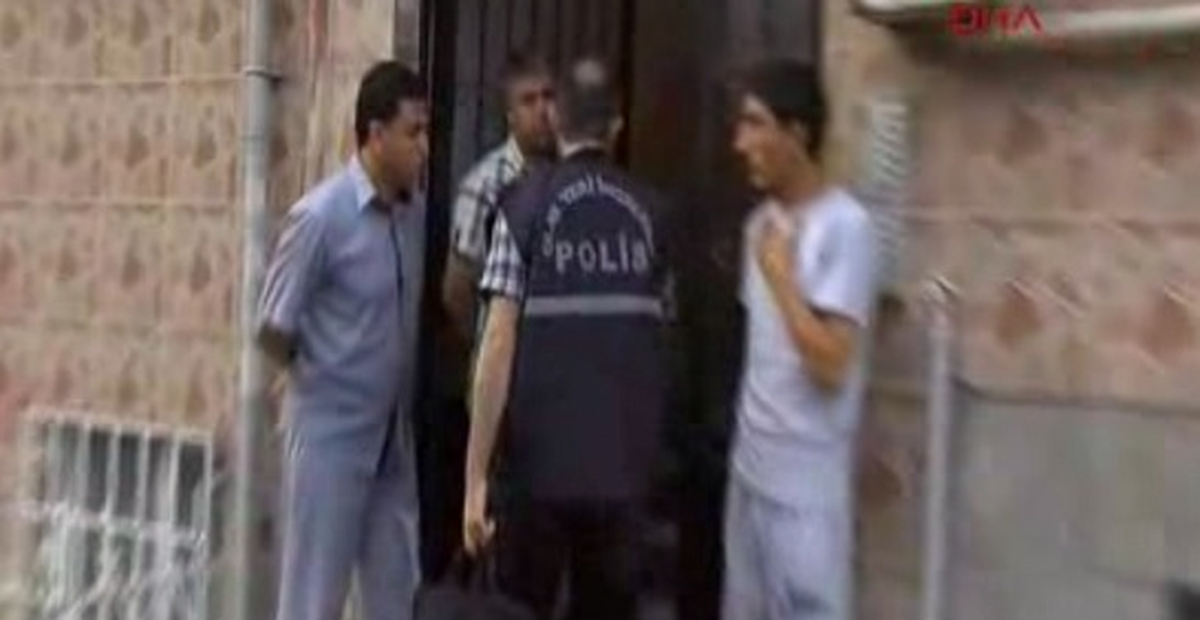 Sultangazi\'de Karısını Öldürüp Teslim Oldu