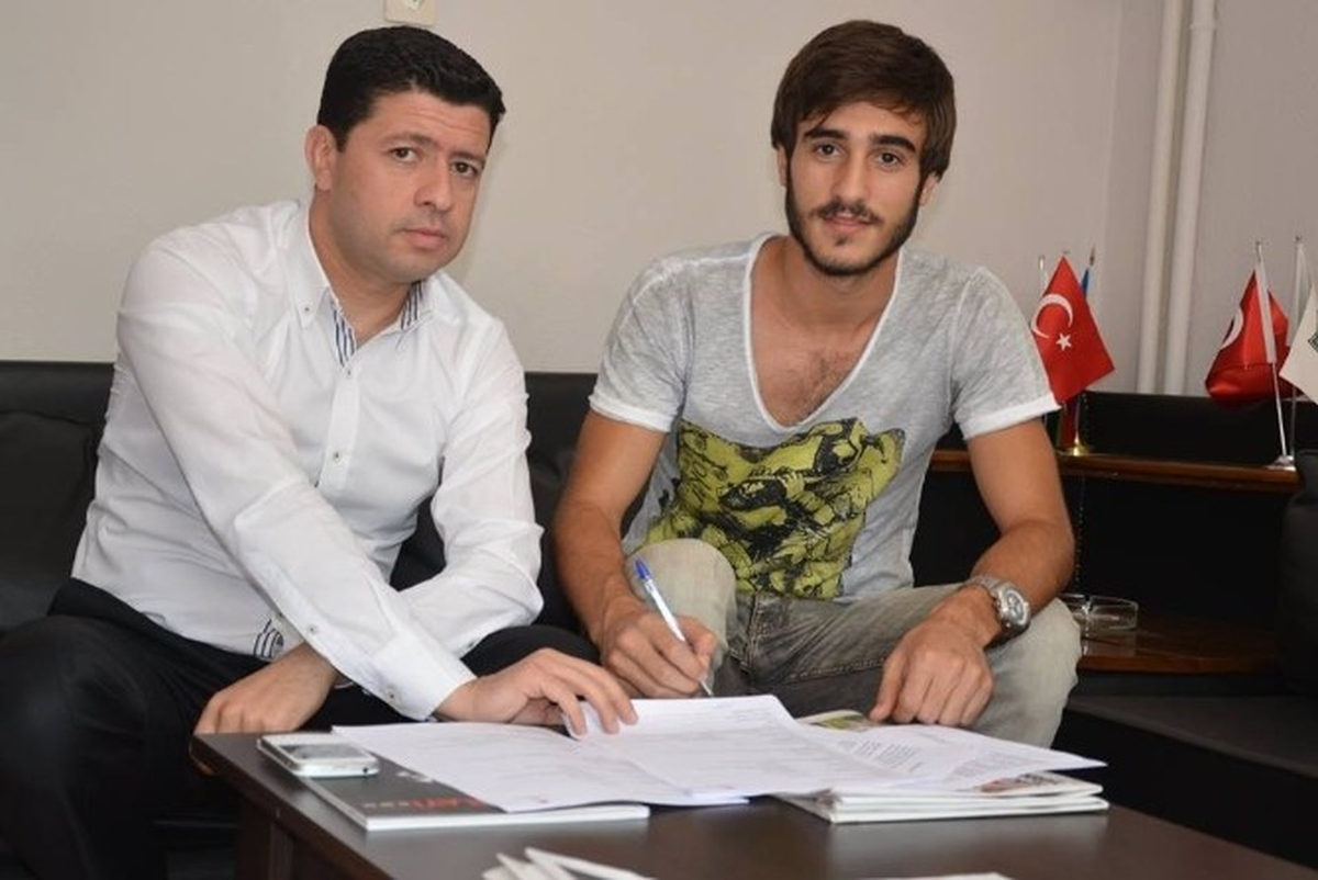 Tekden Denizlispor\'da Genç Oyuncunun Sözleşmesi Uzatıldı