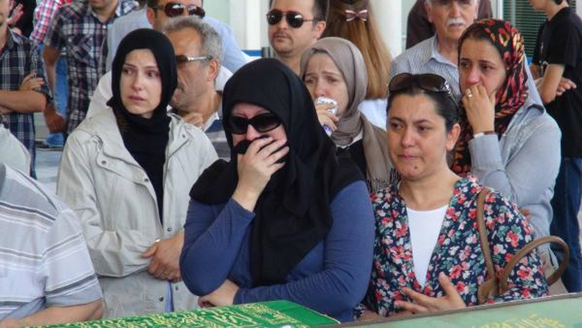 Trafik Kazasında Hayatını Kaybeden Polis ve Çocukları Toprağa Verildi