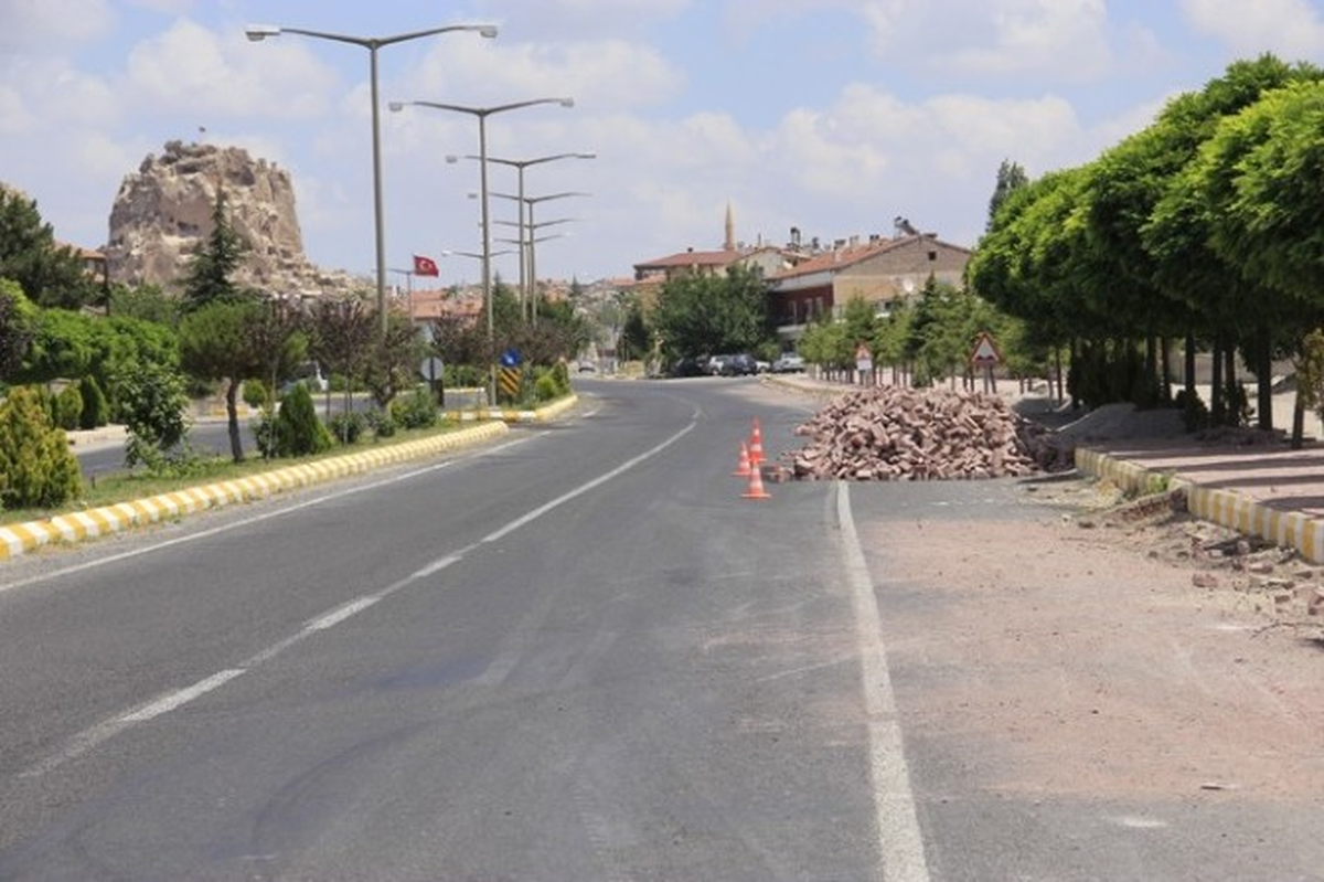 Uçhisar\'da Atatürk Bulvarı\'nda Kaldırım Çalışmaları Sürüyor