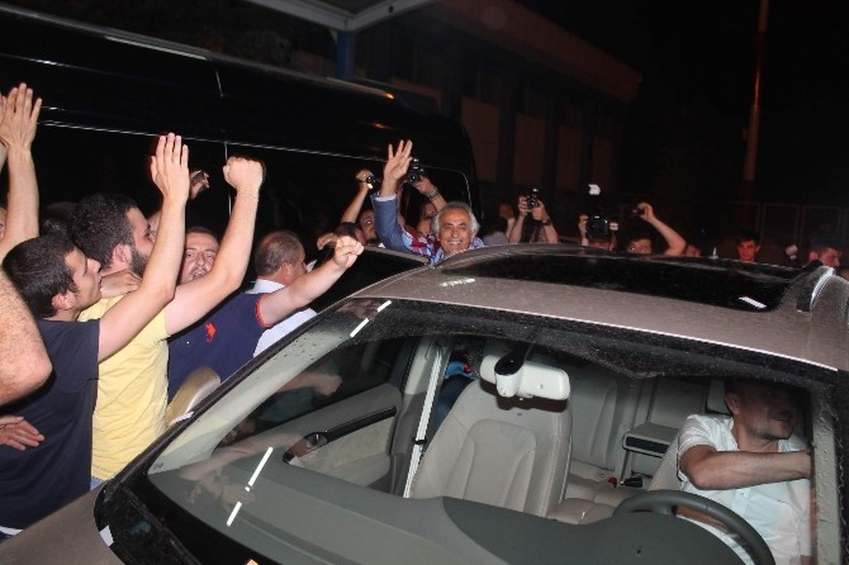 Vahid Halilhodzic\'e Trabzon\'da Coşkulu Karşılama